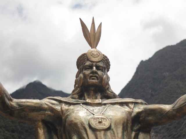 Inca’s statue – Aguas Calientes